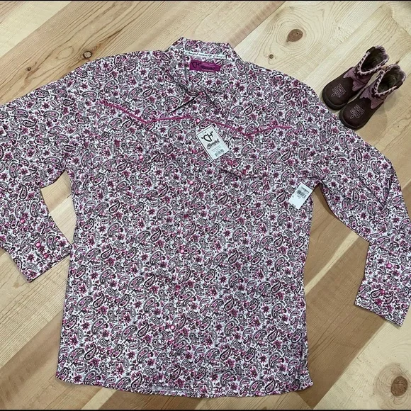 Great Christmas gift!! New Cowgirl Hardware button down western shirt. - Picture 2 of 7